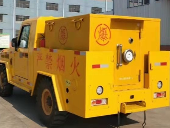 五峰凯龙爆破器材运输车：保障爆破任务的安全运行