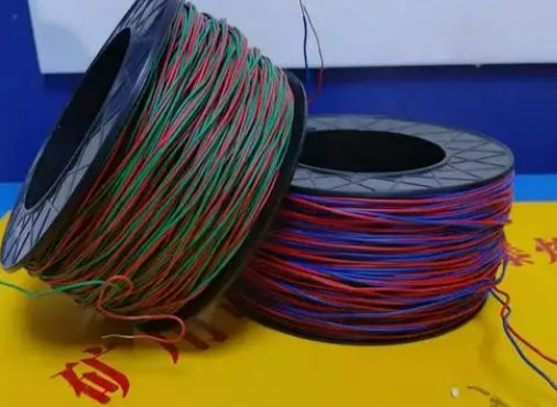 五峰放炮线的主要材质有哪些？不同材质的适用场景有何区别？